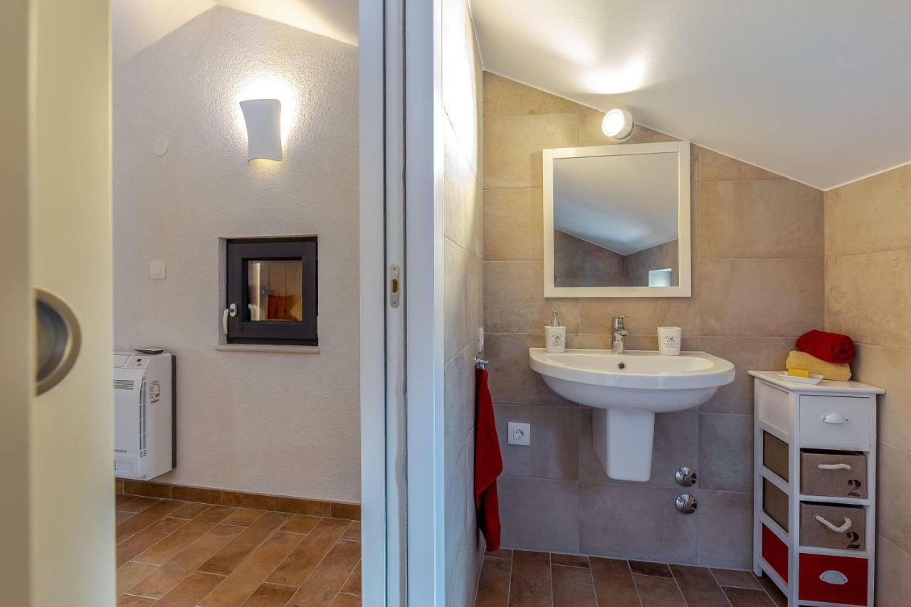 Apartment Li Tar-Vabriga Esterno foto
