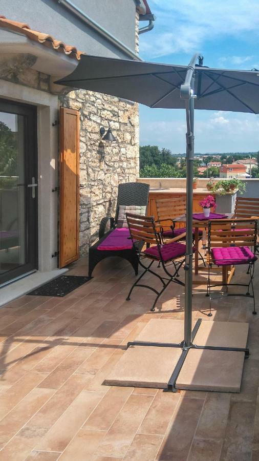 Apartment Li Tar-Vabriga Esterno foto