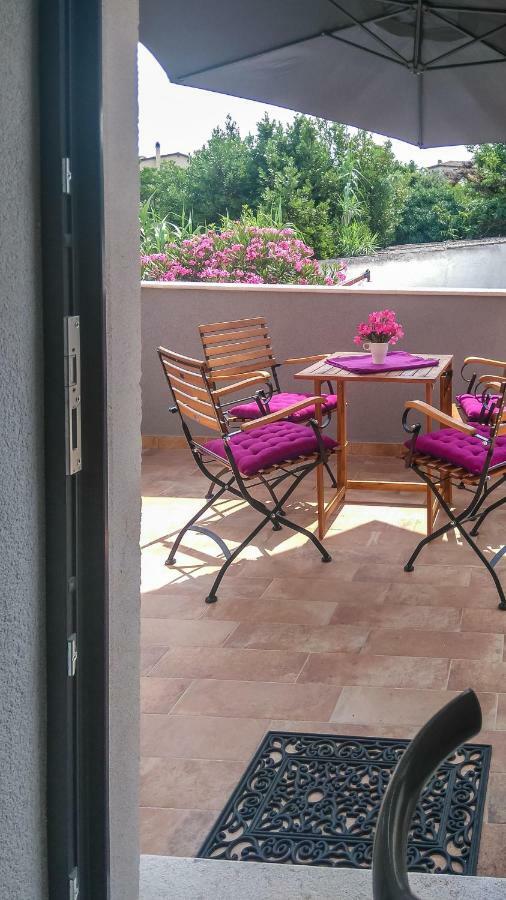 Apartment Li Tar-Vabriga Esterno foto