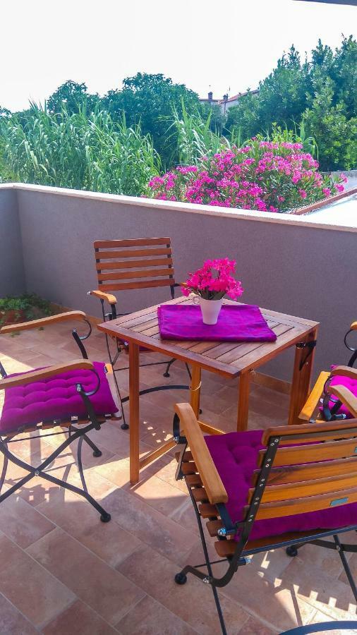 Apartment Li Tar-Vabriga Esterno foto