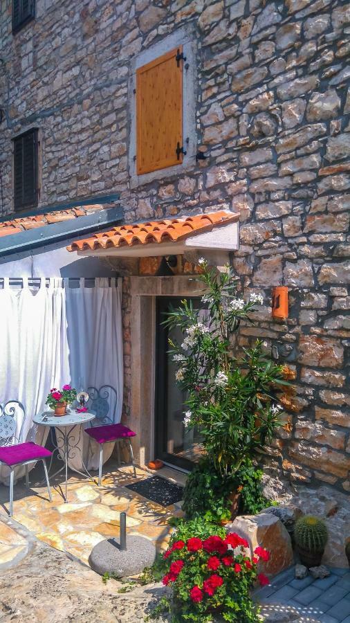 Apartment Li Tar-Vabriga Esterno foto